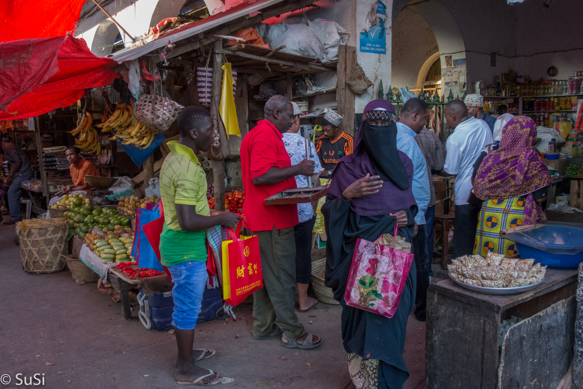 Die Frauen sind teilweise komplett verschleiert Die Frauen sind teilweise komplett verschleiert