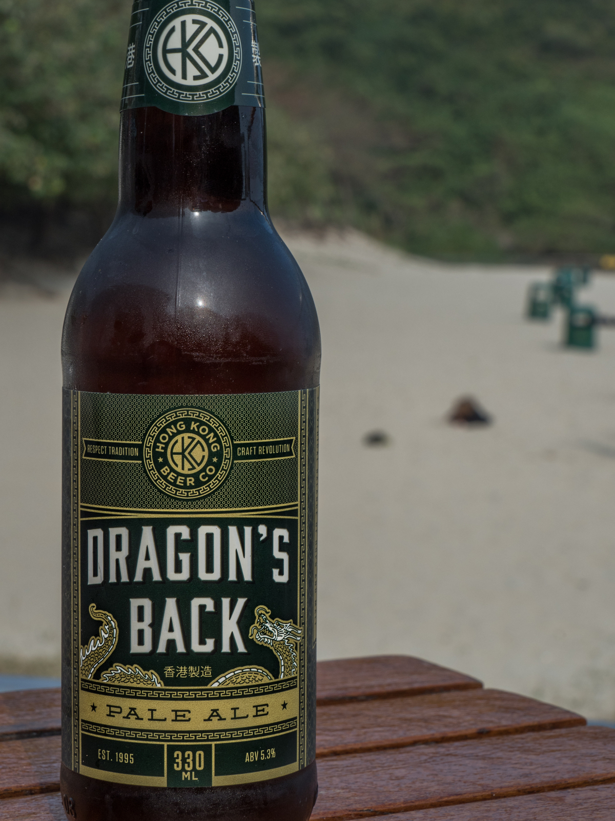 Am Ende des Trails kommt man in einer kleinen Bucht an in der zahlreiche Surfer zu treffen sind und es gibt (endlich) ein kühles Bier mit dem Namen des Tracks. Am Ende des Trails kommt man in einer kleinen Bucht an in der zahlreiche Surfer zu treffen sind und es gibt (endlich) ein kühles Bier mit dem Namen des Tracks.